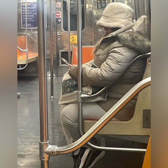 Land’s End Blush Vegan Suede Sheep Skin Collapsible Bucket Hat - Picture 16 of 16